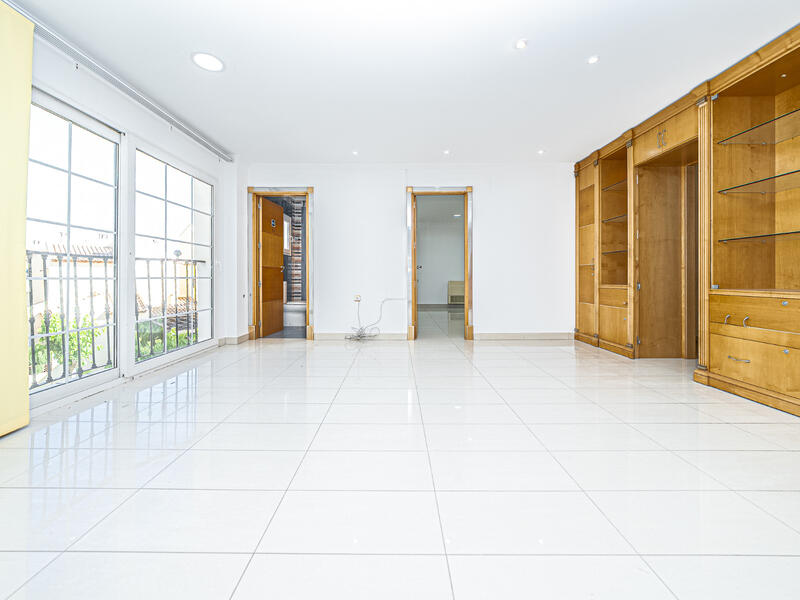 5 chambre Local Commercial à louer à long terme