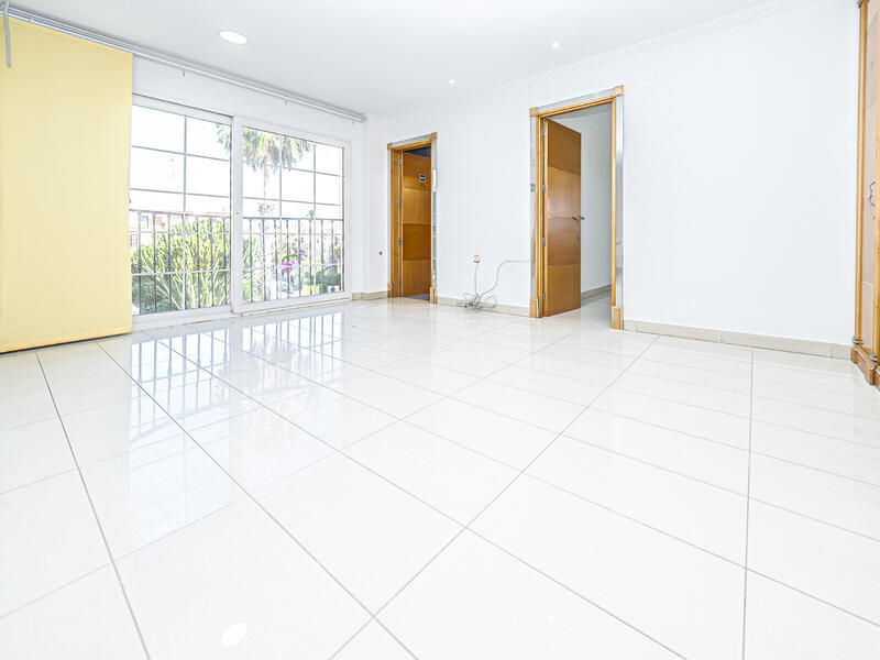 5 chambre Local Commercial à louer à long terme