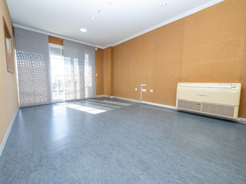 5 chambre Local Commercial à louer à long terme