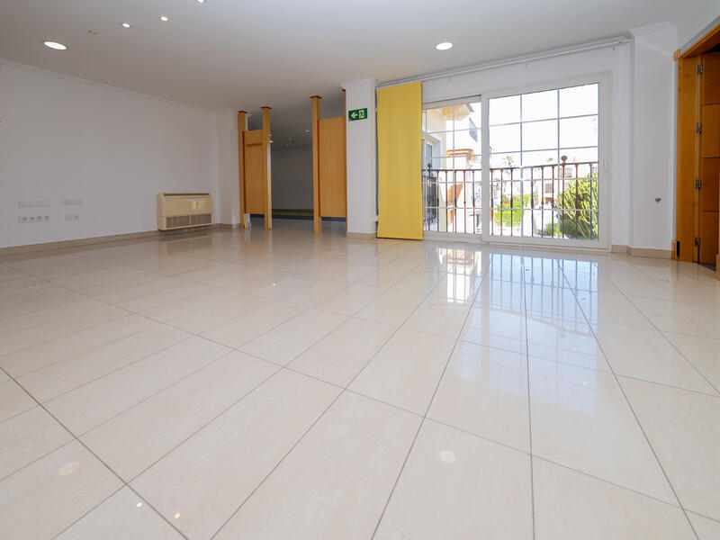 5 chambre Local Commercial à louer à long terme