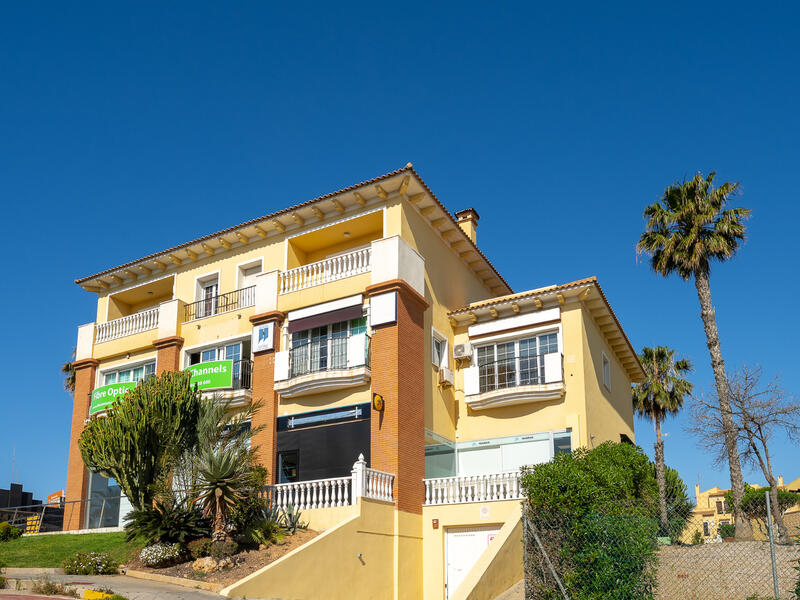 5 chambre Local Commercial à louer à long terme