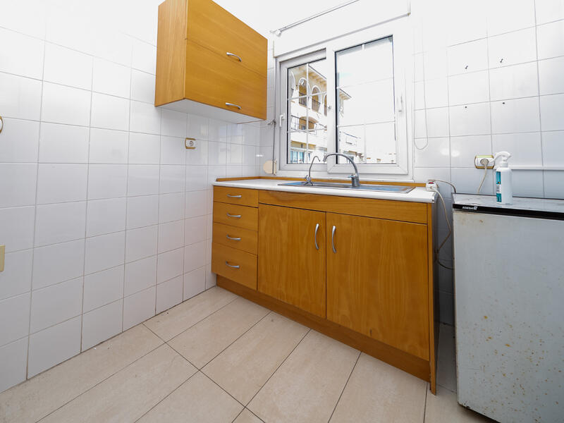 5 chambre Local Commercial à louer à long terme