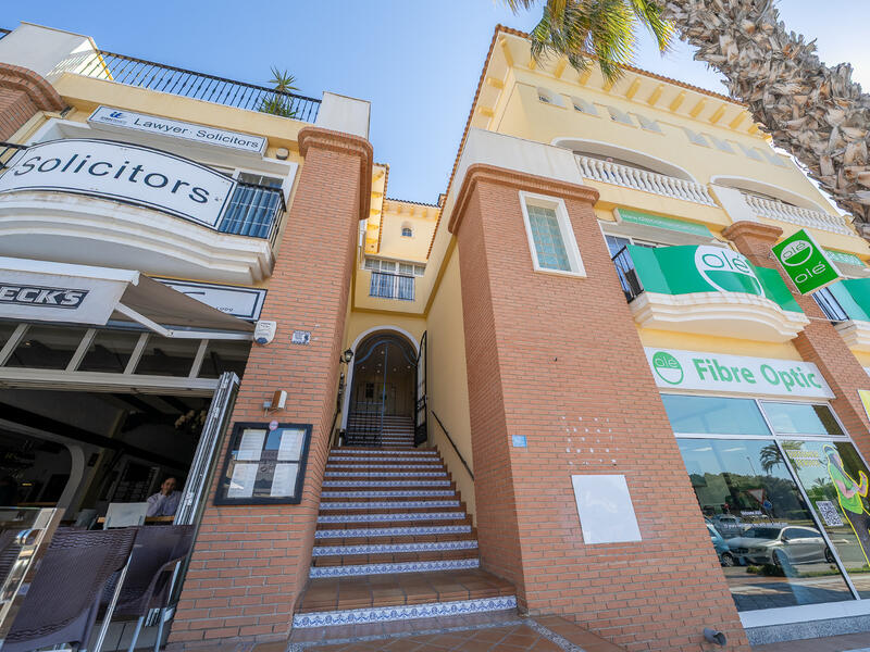5 chambre Local Commercial à louer à long terme