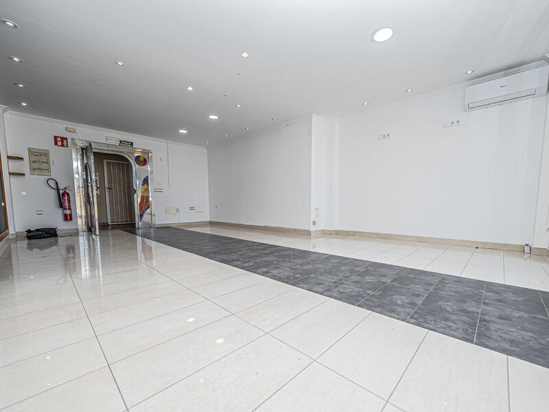 5 chambre Local Commercial à louer à long terme