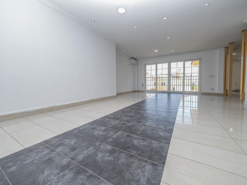 5 chambre Local Commercial à louer à long terme