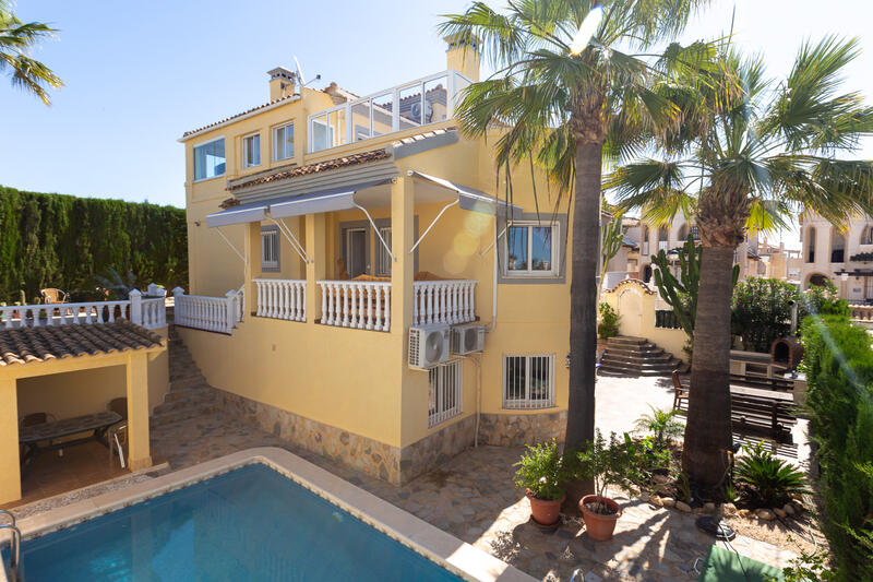 Villa til salg i Villamartin, Alicante
