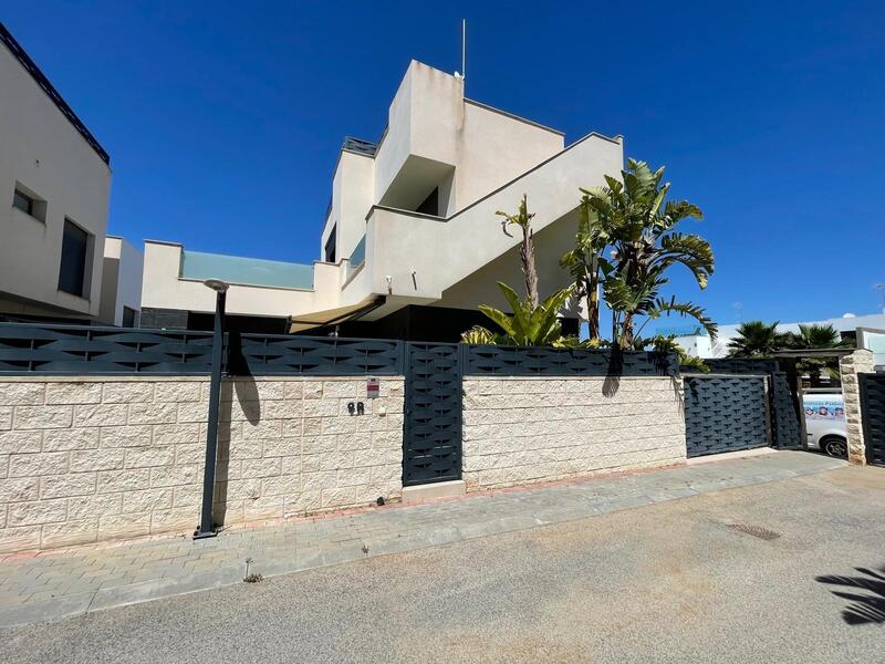 Villa en venta en Benijófar, Alicante