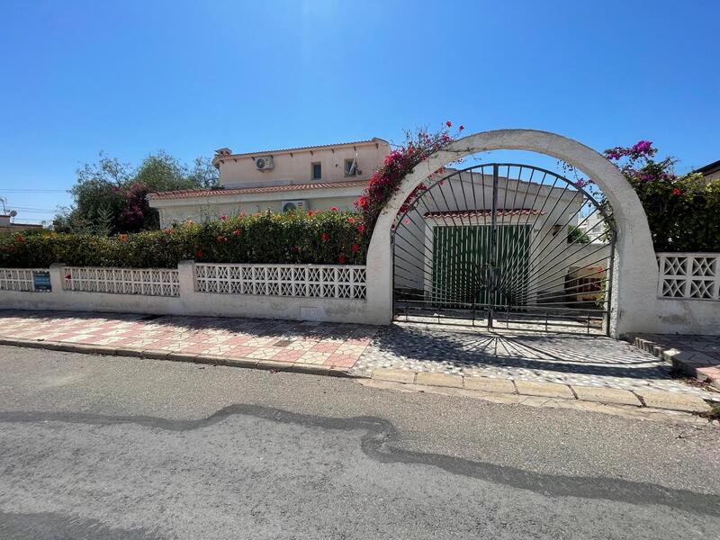 4 Cuarto Villa en venta