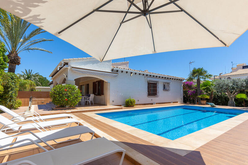 Villa til salgs i Punta Prima, Alicante