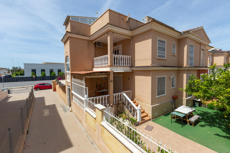 квартира продается в La Zenia, Alicante