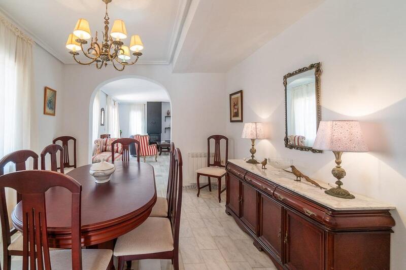 8 sovrum Villa till salu