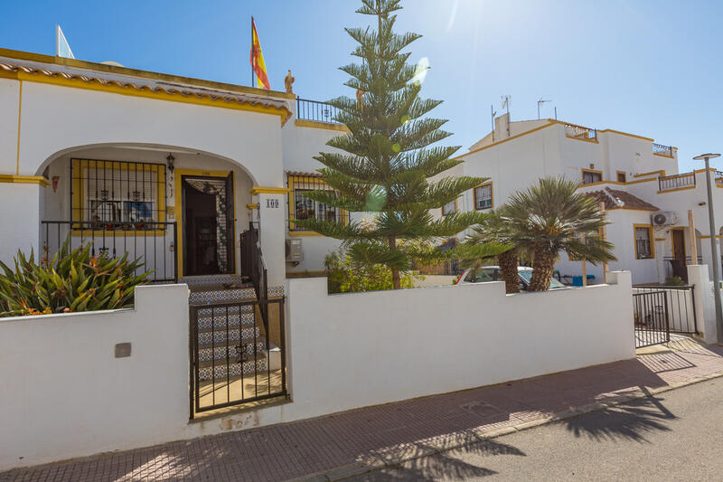 Villa en venta en La Marina, Alicante