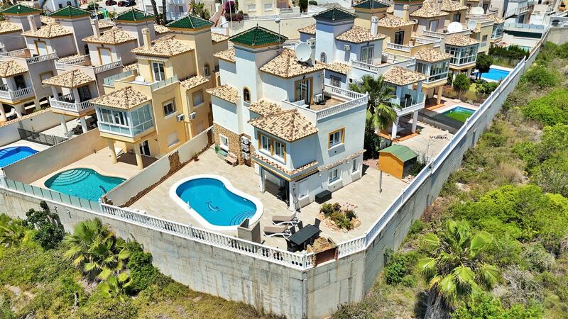 Villa for sale in Villamartin, Alicante