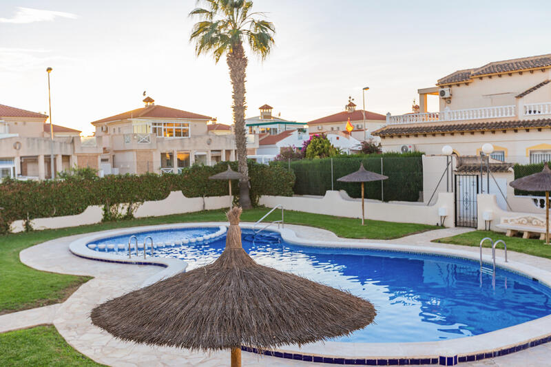 2 Cuarto Villa en venta