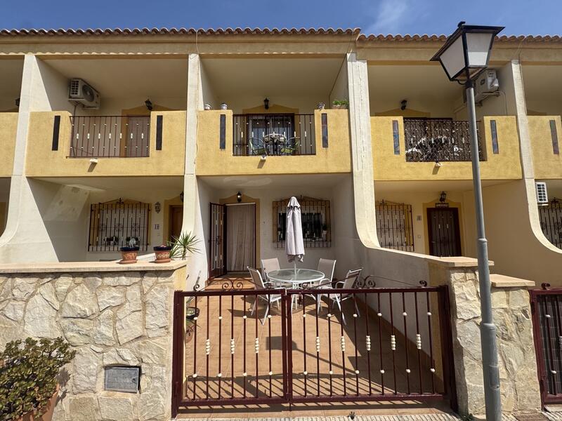 Rekkehus til salgs i La Zenia, Alicante
