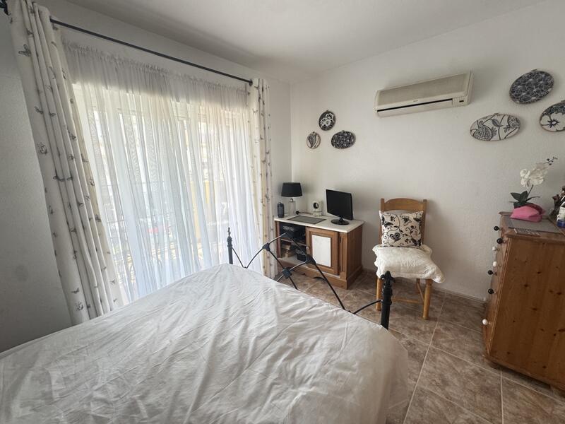 3 slaapkamer Gezinswoning Te koop