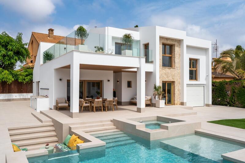 Villa til salgs i Campoamor, Alicante