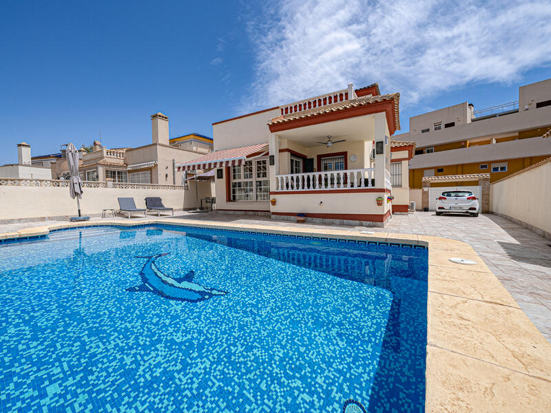 Villa til salg i Playa Flamenca, Alicante