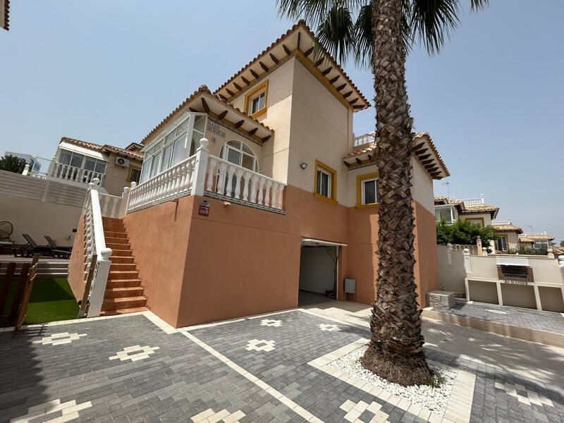 Villa zu verkaufen in La Zenia, Alicante