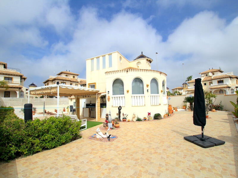 вилла продается в Lomas De Cabo Roig, Alicante