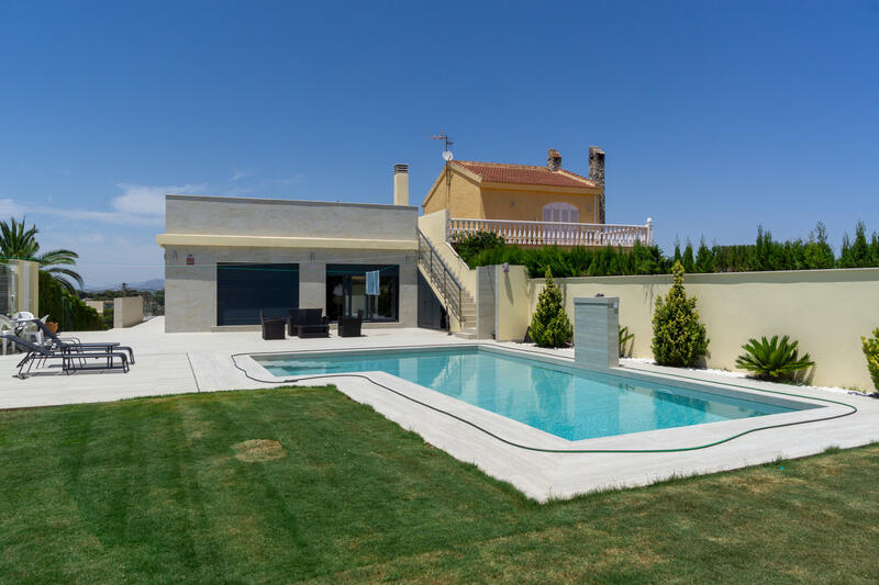 Villa en venta en Los Balcones, Alicante