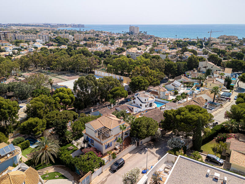 Townhouse for sale in La Zenia, Alicante