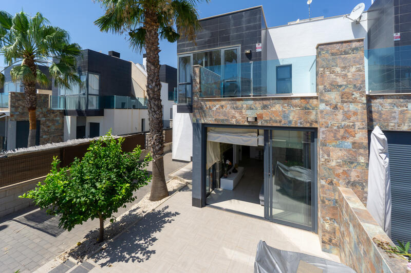 Villa en venta en Lomas De Cabo Roig, Alicante