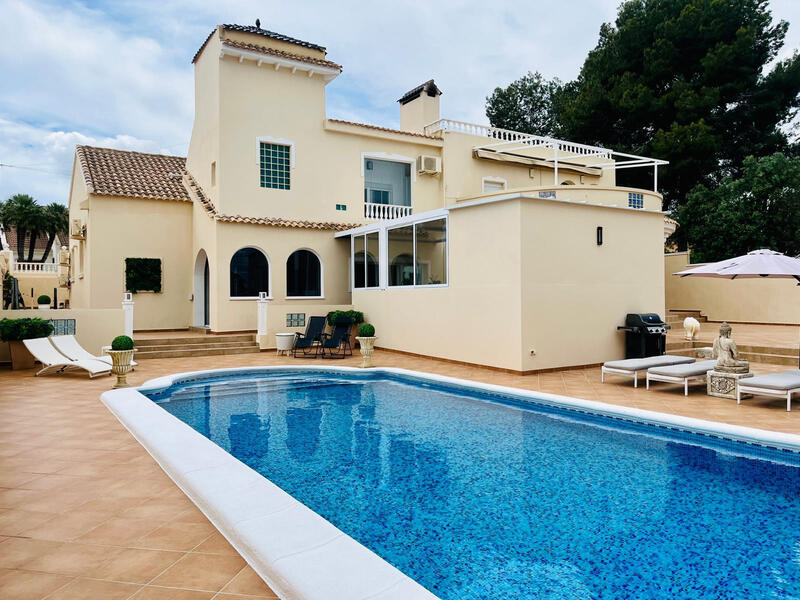 Villa en venta en San Miguel de Salinas, Alicante