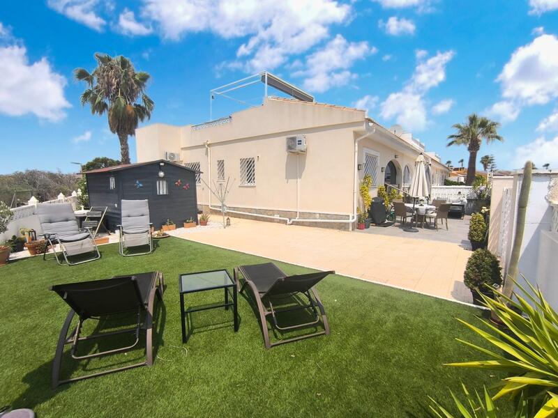 Villa for sale in Benijófar, Alicante