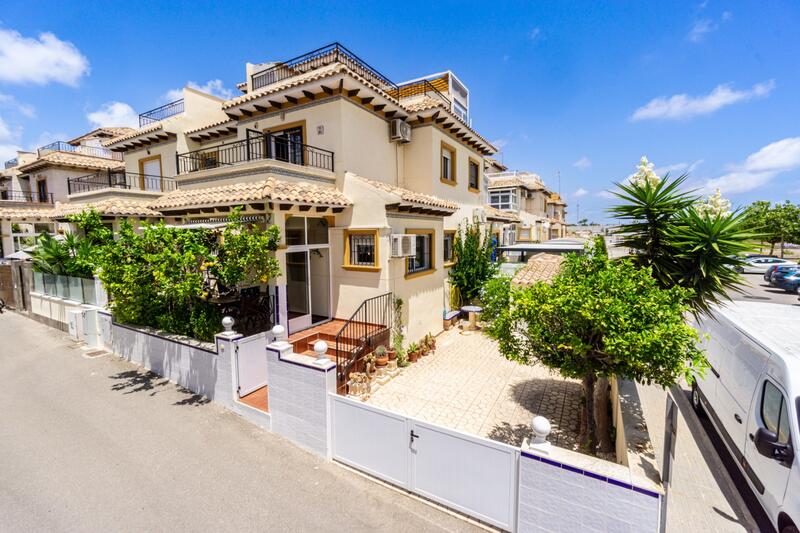Villa zu verkaufen in Punta Prima, Alicante