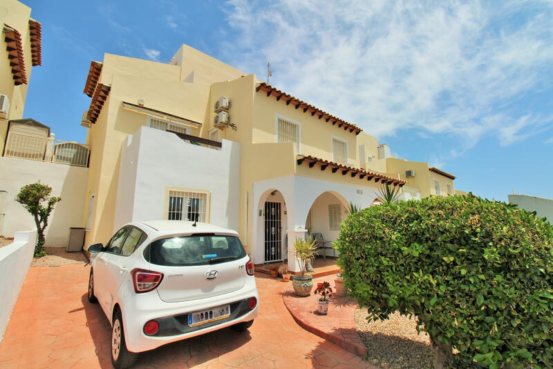 Stadthaus zu verkaufen in Villamartin, Alicante