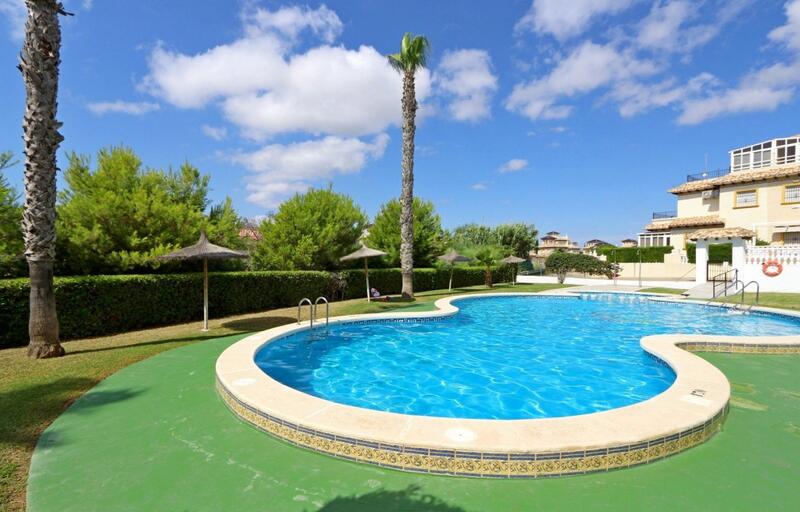 2 bedroom Townhouse for sale
