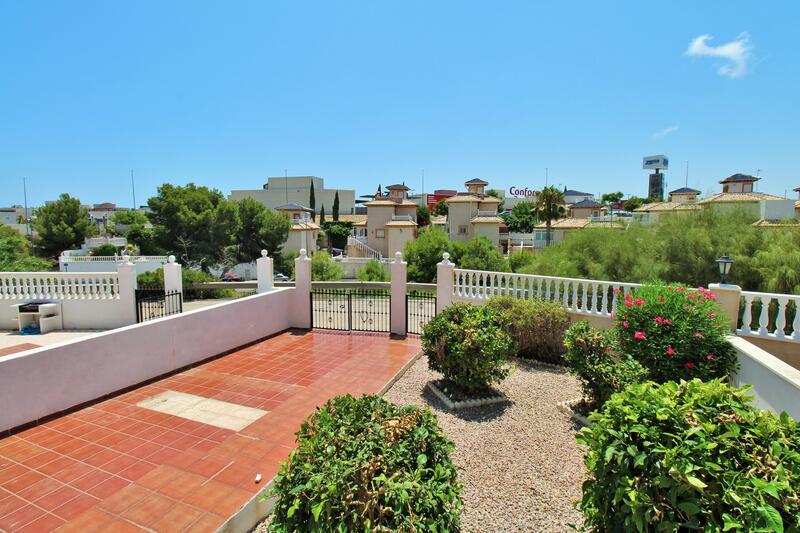 2 bedroom Townhouse for sale