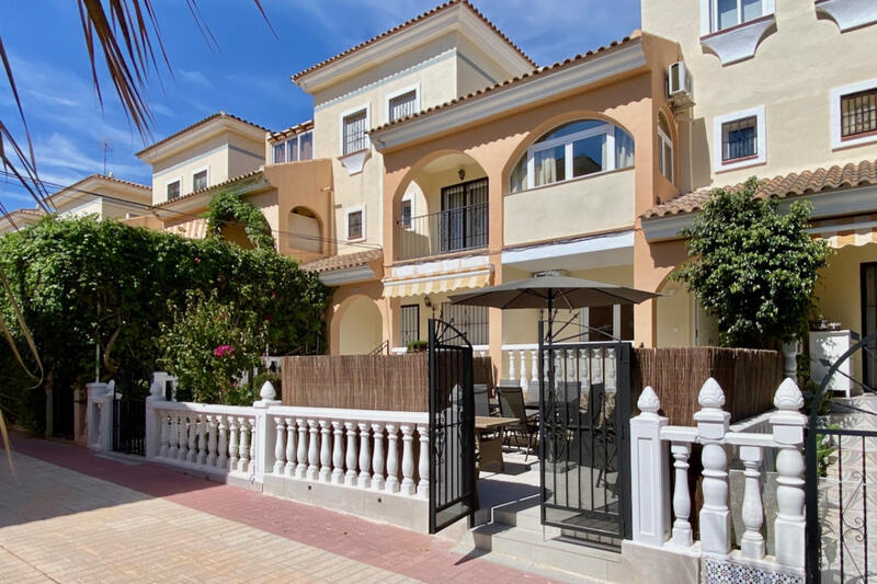 4 Cuarto Adosado en venta