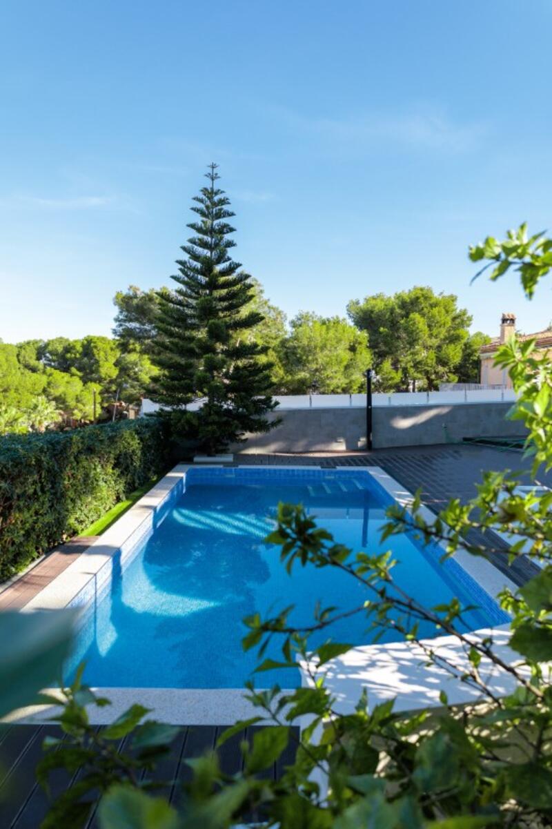 6 bedroom Villa for sale
