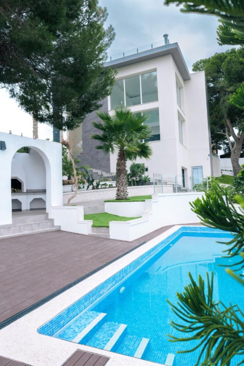 6 bedroom Villa for sale