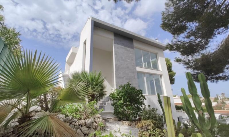 6 bedroom Villa for sale
