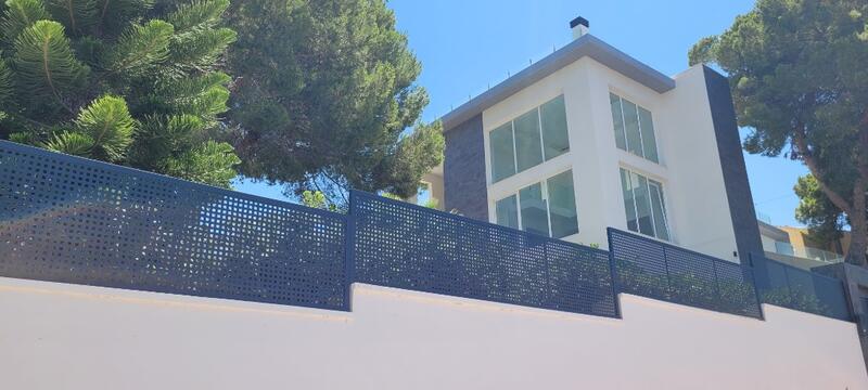 6 bedroom Villa for sale
