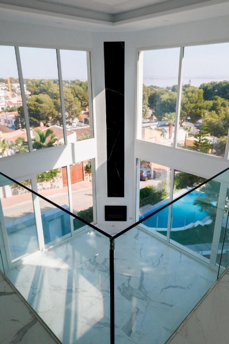 6 bedroom Villa for sale