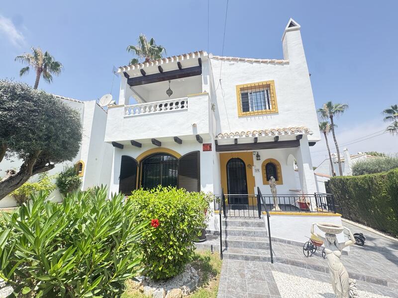 Villa till salu i Villamartin, Alicante