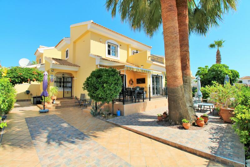 Villa for sale in Villamartin, Alicante