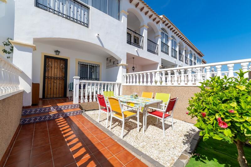 Townhouse for sale in Punta Prima, Alicante