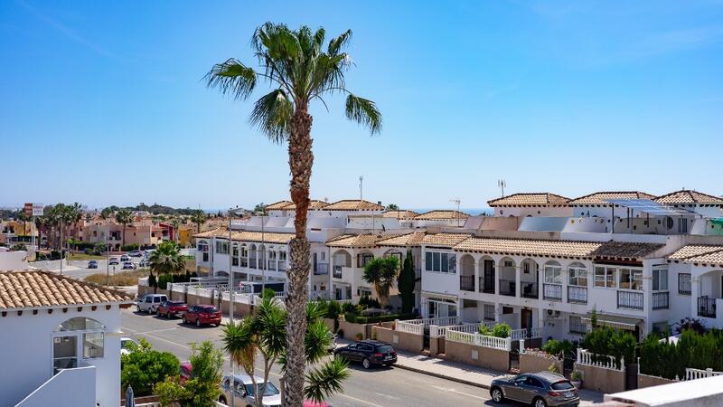 2 bedroom Townhouse for sale