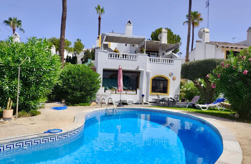 Villa till salu i Villamartin, Alicante