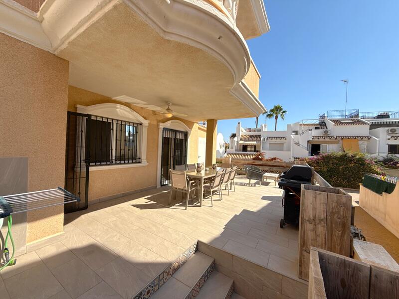 Lejlighed til salg i Cabo Roig, Alicante