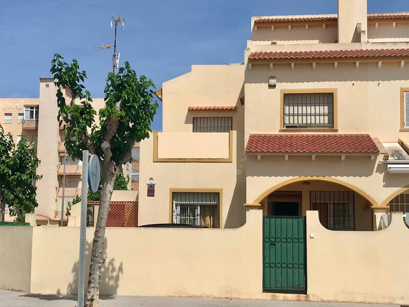 Stadthaus zu verkaufen in Pilar de la Horadada, Alicante