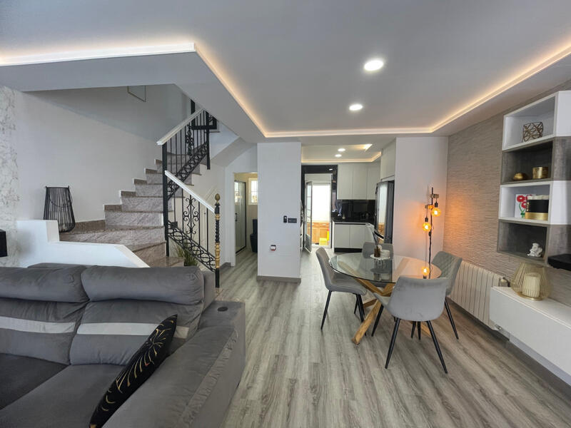 3 bedroom Townhouse for sale
