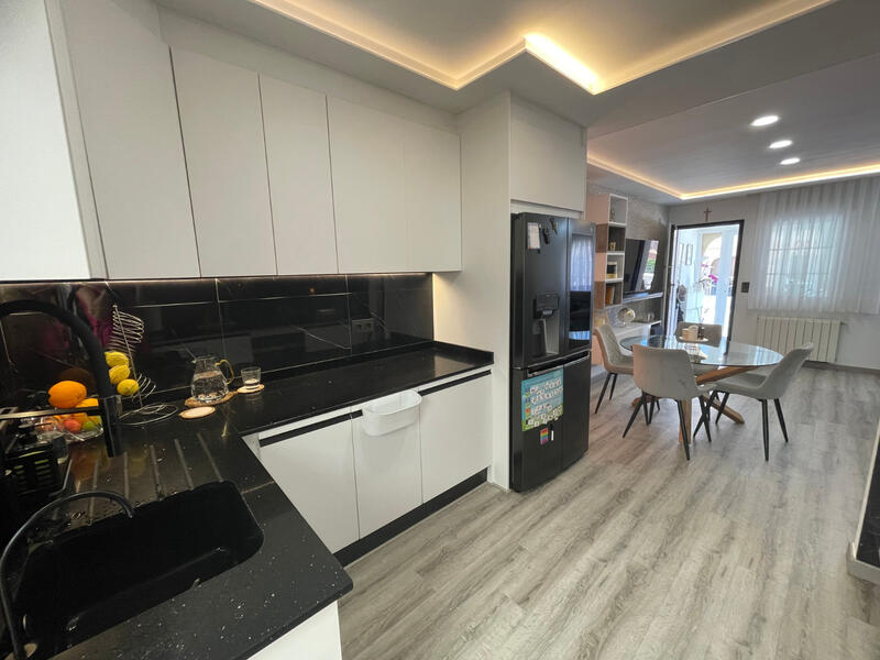 3 bedroom Townhouse for sale