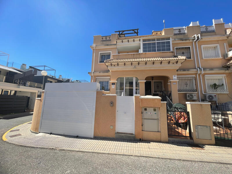 3 bedroom Townhouse for sale