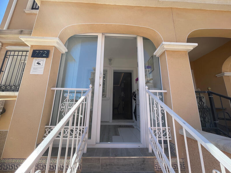 3 bedroom Townhouse for sale
